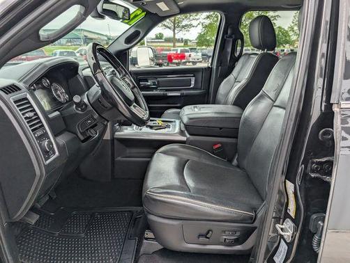 Brilliant Black Crystal Pearlcoat 2017 RAM 3500 Limited