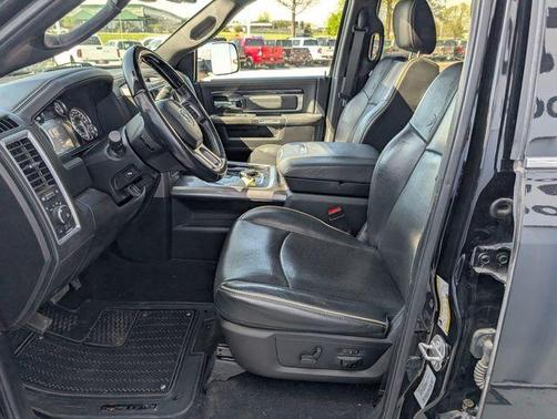 Brilliant Black Crystal Pearlcoat 2017 RAM 3500 Limited