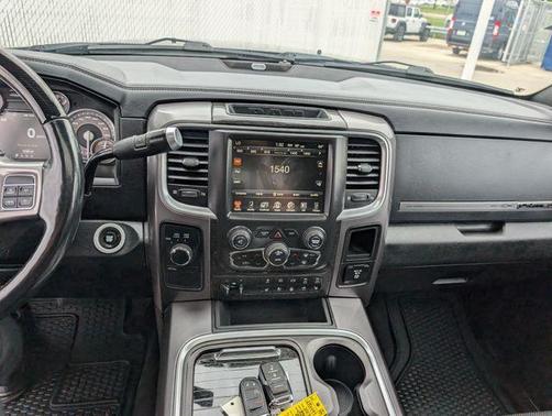Brilliant Black Crystal Pearlcoat 2017 RAM 3500 Limited