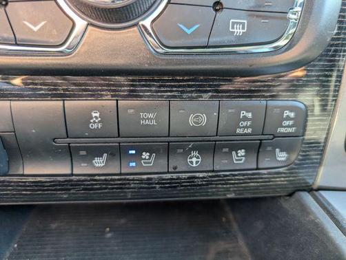 Brilliant Black Crystal Pearlcoat 2017 RAM 3500 Longhorn