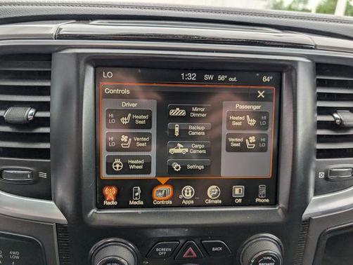 Brilliant Black Crystal Pearlcoat 2017 RAM 3500 Limited