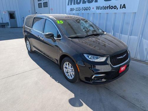 Diamond Black 2025 Chrysler Pacifica Select