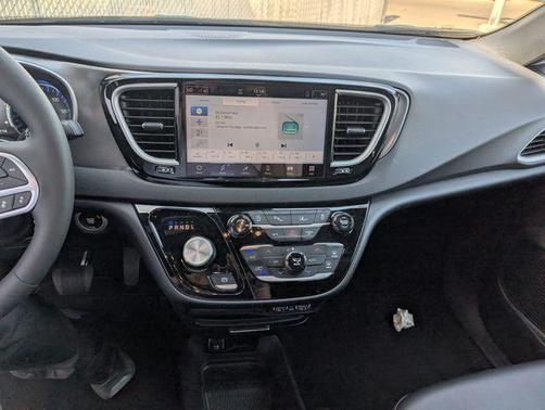 Diamond Black 2025 Chrysler Pacifica Select