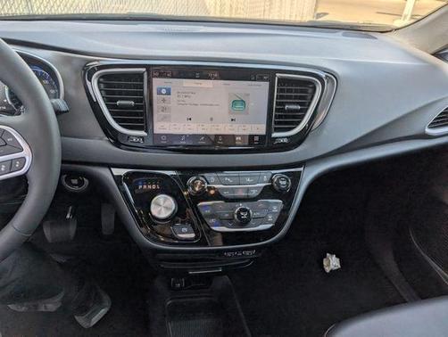 Diamond Black 2025 Chrysler Pacifica Select