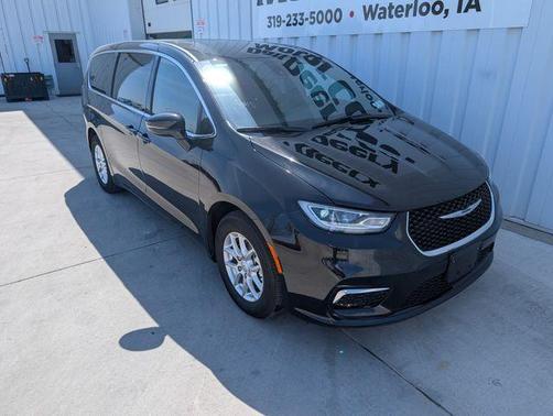Diamond Black 2025 Chrysler Pacifica Select