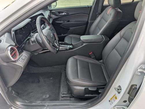 Summit White 2025 Chevrolet Trax 2RS