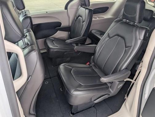 2024 Chrysler Pacifica Touring-L