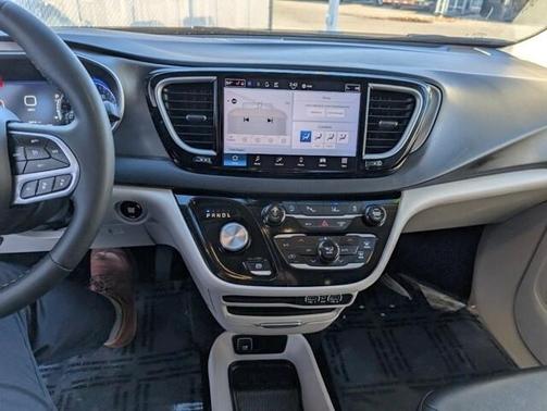 2024 Chrysler Pacifica Touring-L