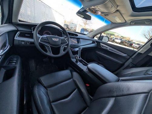 Stellar Black Metallic 2017 Cadillac XT5 Luxury