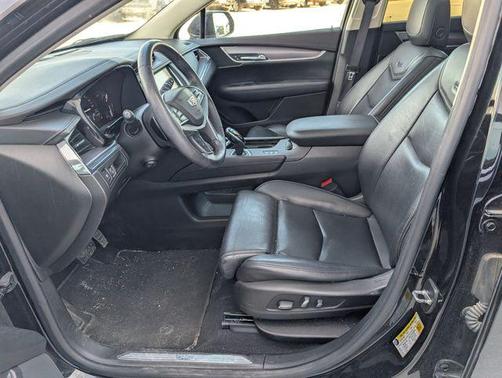 Stellar Black Metallic 2017 Cadillac XT5 Luxury