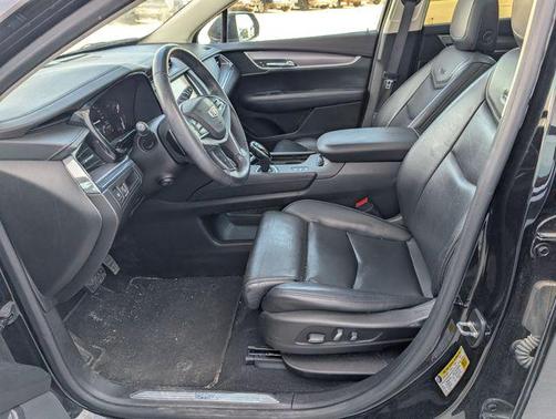 Stellar Black Metallic 2017 Cadillac XT5 Luxury