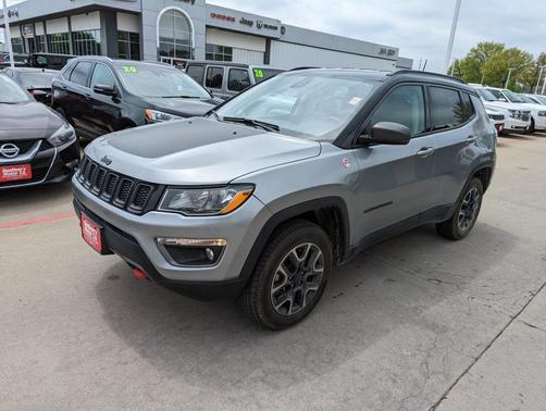 Photo 1 of 17 of 2020 Jeep Compass Trailhawk