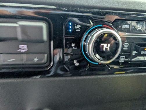Summit White 2024 GMC Sierra 2500 SLT