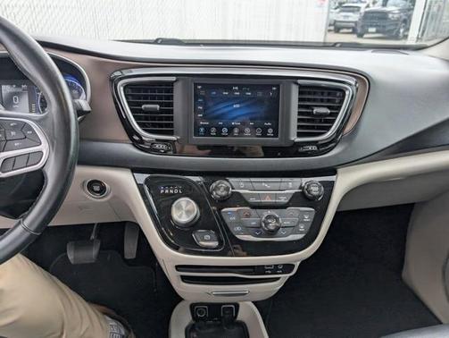 2018 Chrysler Pacifica Touring-L