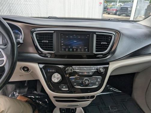 2018 Chrysler Pacifica Touring-L