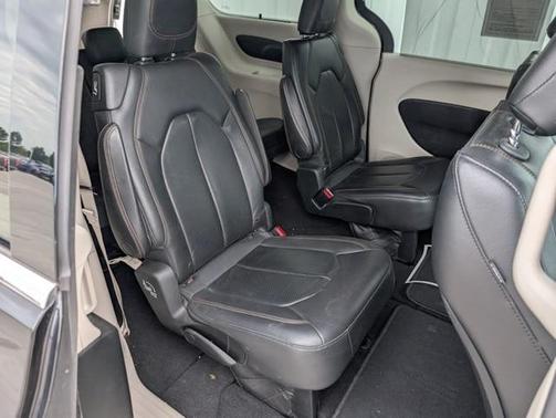 2018 Chrysler Pacifica Touring-L