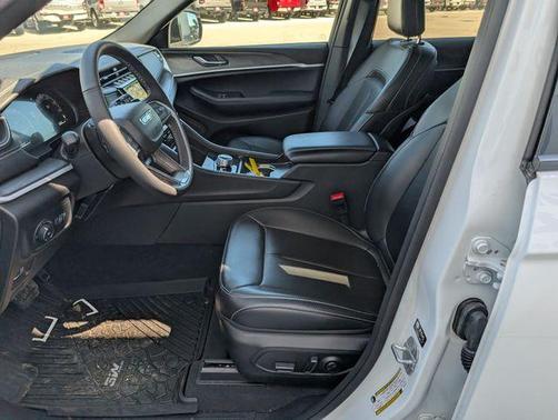 Bright White Clearcoat 2025 Jeep Grand Cherokee Limited