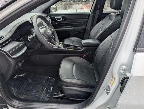 Bright White Clearcoat 2023 Jeep Compass Altitude
