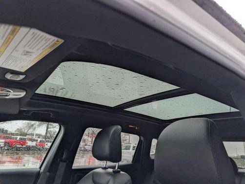 Bright White Clearcoat 2023 Jeep Compass Altitude