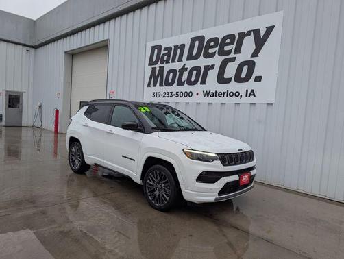 Bright White Clearcoat 2023 Jeep Compass Altitude