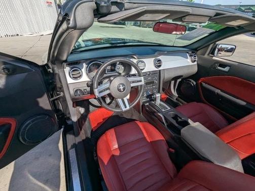 2005 Ford Mustang GT Premium