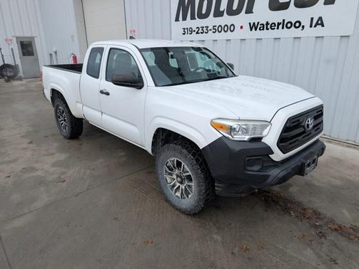 2016 Toyota Tacoma SR