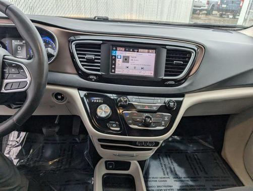 2022 Chrysler Voyager LX