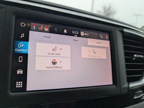 2022 Chrysler Voyager LX