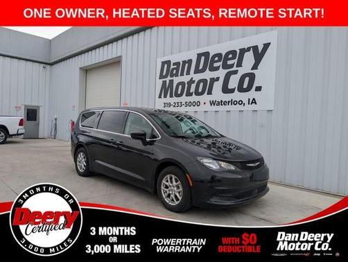 Brilliant Black Crystal Pearlcoat 2022 Chrysler Voyager LX