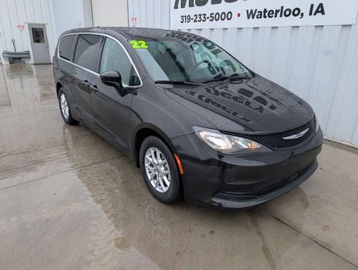 2022 Chrysler Voyager LX