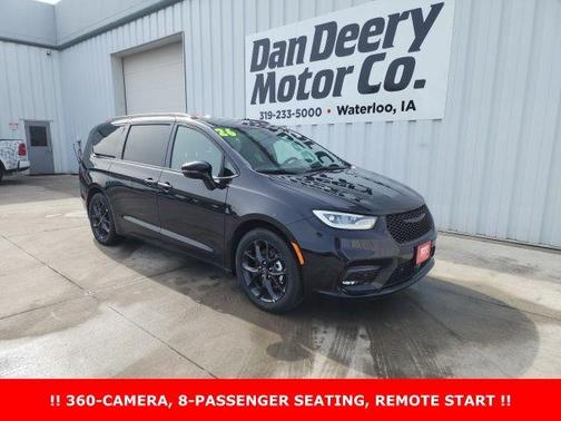 Diamond Black 2026 Chrysler Pacifica Select