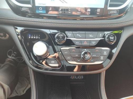 2025 Chrysler Pacifica Hybrid Pinnacle