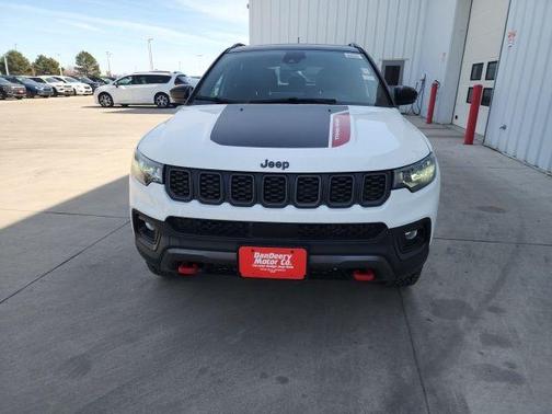 Bright White Clearcoat 2026 Jeep Compass Trailhawk