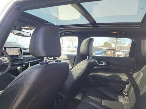 Bright White Clearcoat 2026 Jeep Compass Trailhawk