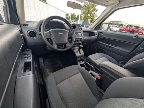 Bright Silver Clearcoat Metallic 2009 Jeep Patriot Sport
