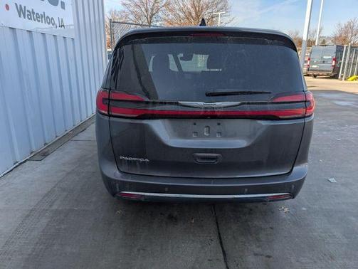 2023 Chrysler Pacifica Touring-L