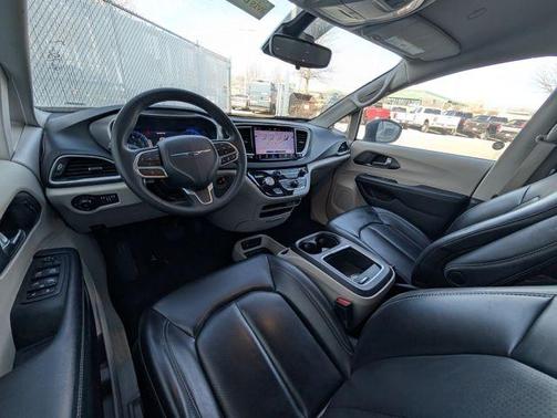 2023 Chrysler Pacifica Touring-L