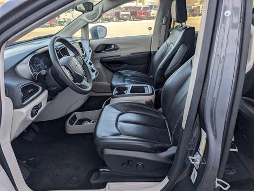 2023 Chrysler Pacifica Touring-L