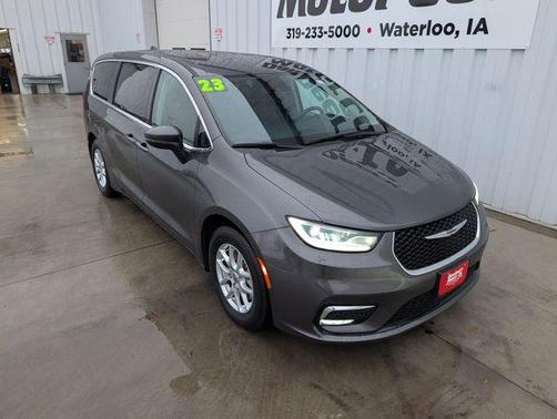 2023 Chrysler Pacifica Touring-L