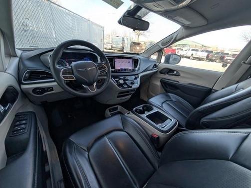 2023 Chrysler Pacifica Touring-L