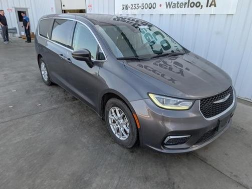 2023 Chrysler Pacifica Touring-L