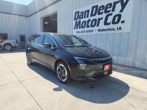 Diamond Black 2027 Chrysler Pacifica LIMITED