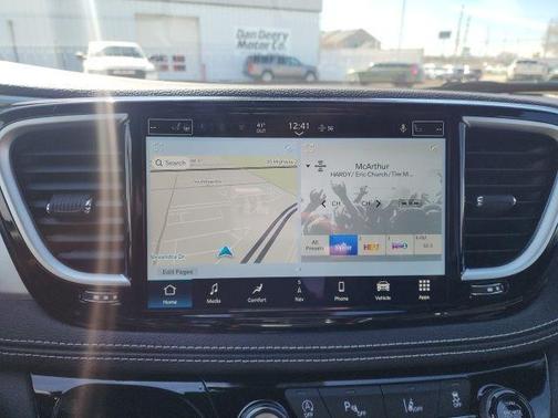 Bright White Clearcoat 2026 Chrysler Pacifica Limited