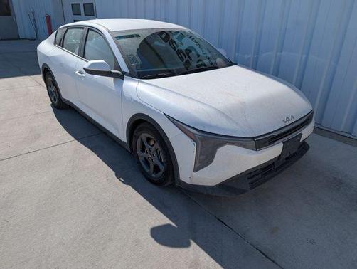 Snow White Pearl 2025 Kia K4