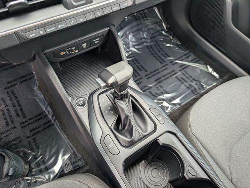 Snow White Pearl 2025 Kia K4