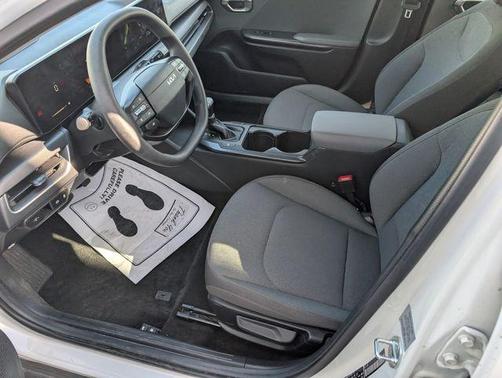Snow White Pearl 2025 Kia K4