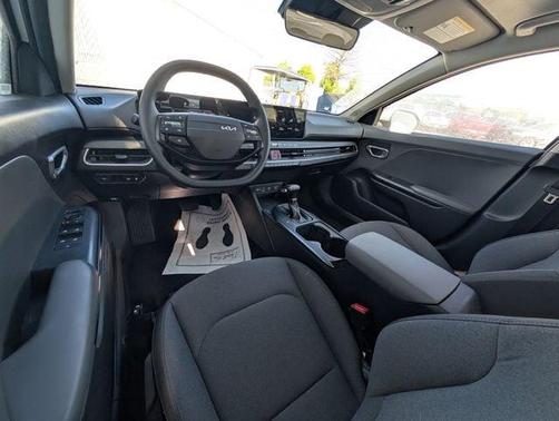 Snow White Pearl 2025 Kia K4