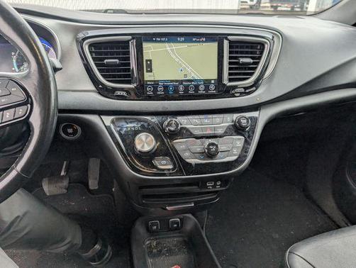 Velvet Red Pearlcoat 2020 Chrysler Pacifica Launch Edition