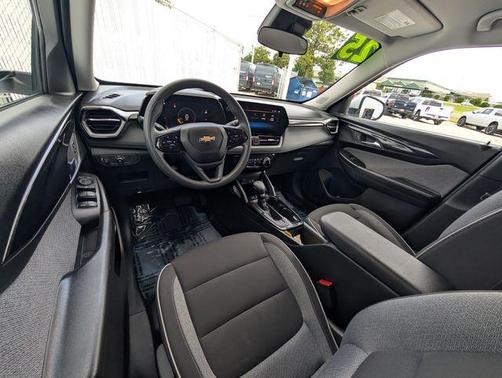 Summit White 2025 Chevrolet Trailblazer LT