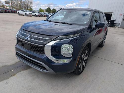 Cosmic Blue Metallic 2025 Mitsubishi Outlander SE